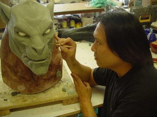 Steve Wang sculptus the head and neck of a Lycan.
