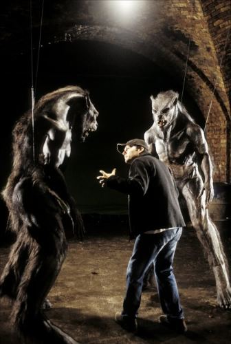 Len Wiseman directs the performers on set.