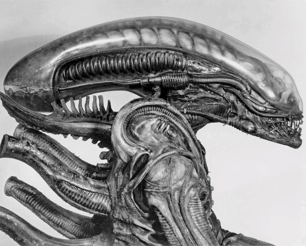 Aliensuito – Monster Legacy