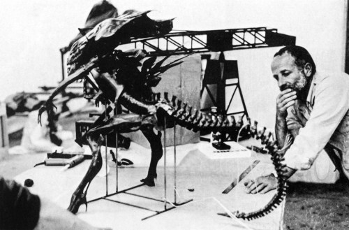 AliensQueenpuppetback